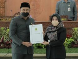 DPRD Klaten Serahkan Catatan Strategis Terhadap LPJ Bupati.