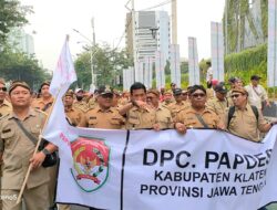 Papdesi Klaten Ikut Demo Menuntut Masa Jabatan Kades Menjadi 9 Tahun di Gedung DPR RI