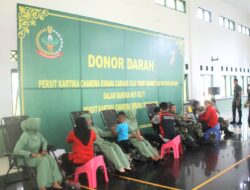 Prajurit Beserta Ibu-ibu Persit Yonif Raider 300/Bjw Melaksanakan Donor Darah Bersama PMI Cianjur