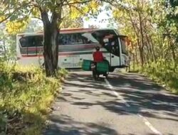 Polsek Gedangsari Arahkan Putar Balik 1 Unit Minibus di Tanjakan Clongop