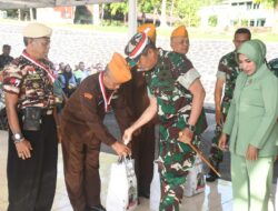 Menyambut HUT Kemerdekaan RI Ke-78, Pangdam IV/Diponegoro Bagikan Sembako Kepada Masyarakat