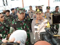 Kapolres Gresik Bersama Terjunkan Tim Trauma Healing untuk Korban Gempa di Pulau Bawean