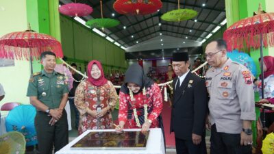 Sambang Warga Desa Mrisen, Sri Mulyani Resmikan Gedung Serbaguna MINA